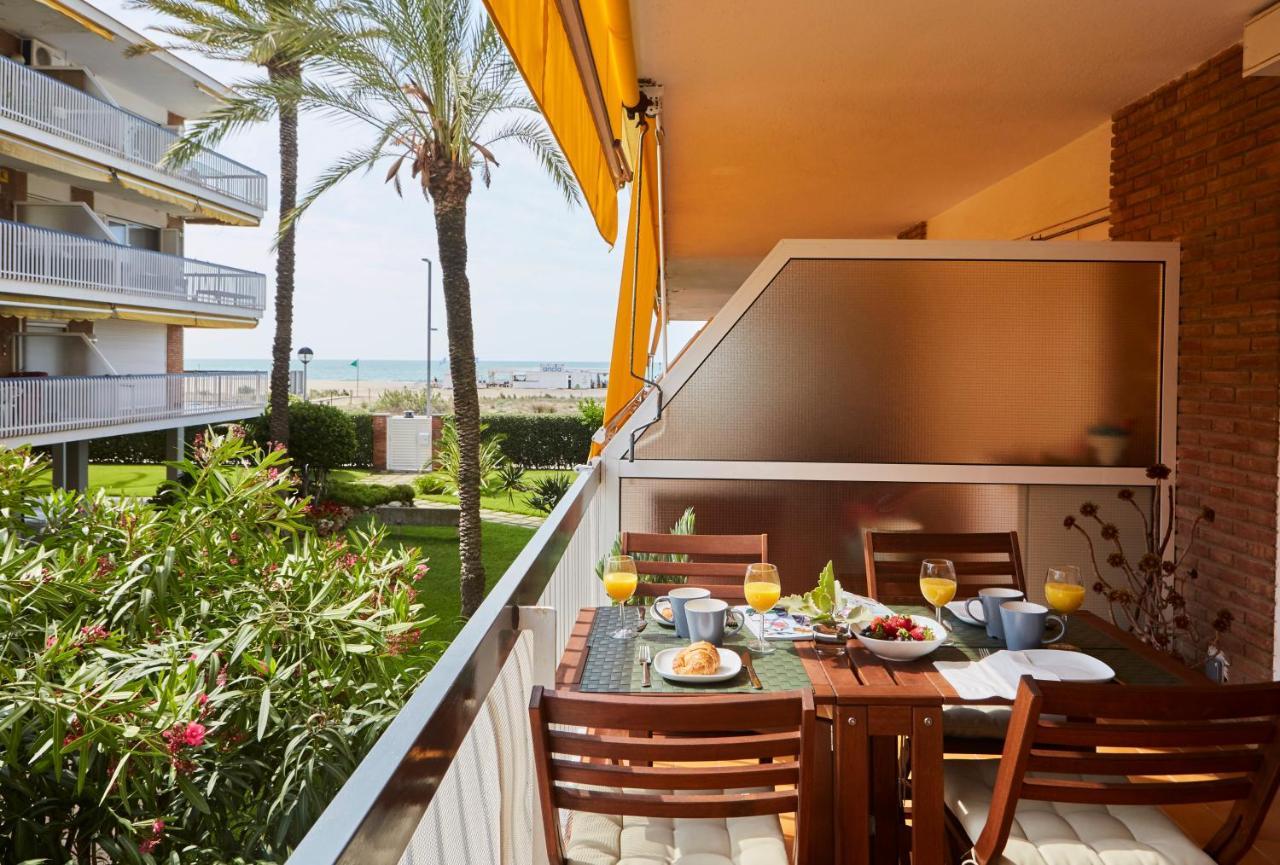 Beachfront Resort Apartment Кастельдафелс Екстер'єр фото