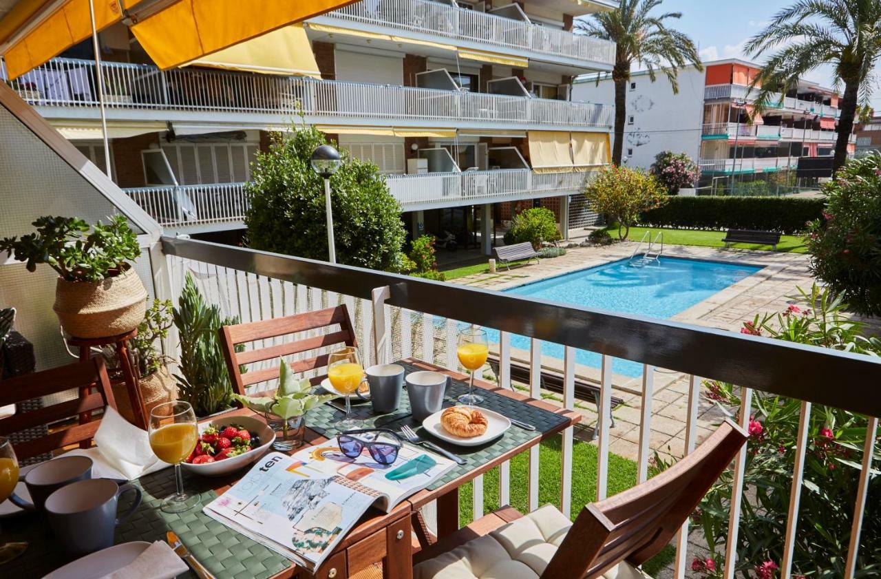 Beachfront Resort Apartment Кастельдафелс Екстер'єр фото
